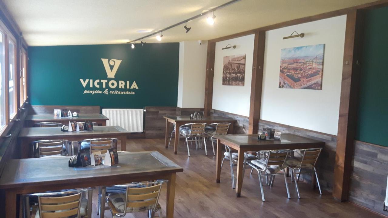 Victoria - Penzion & Restaurant Зволен Экстерьер фото